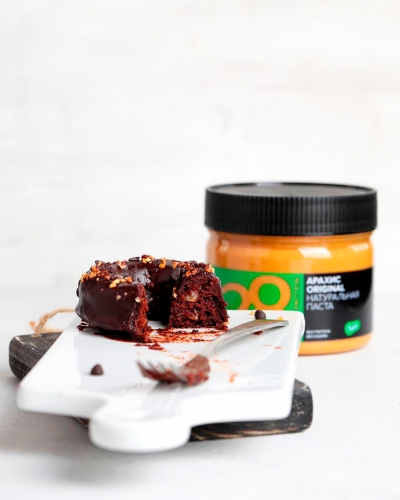 Ореховые пончики с шоколадно-арахисовой глазурью Ореховые пончики с шоколадно-арахисовой глазурью